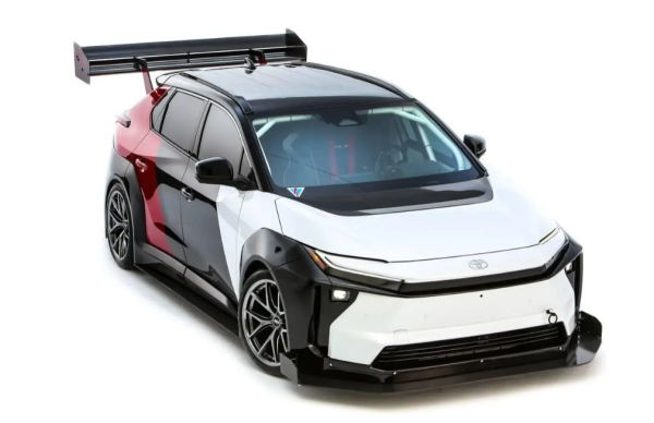股查查 丰田bZ Time Attack Concept亮相SEMA展，纯电赛道猛兽探索性能新境